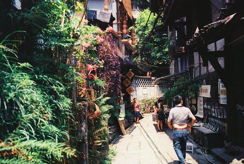 19年，湖南大学生躺重症监护室想见父亲未果，异母哥哥携2万看望